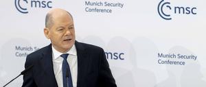 Hotel Bayerischer Hof: Münchner Sicherheitskonferenz 2025: Bundeskanzler Olaf Scholz SPD hält eine Rede.