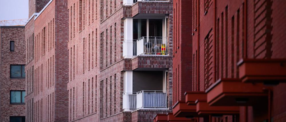Etwas gesunkene Zinsen und steigende Mieten machen Immobilieninvestments attraktiv (Archivbild)