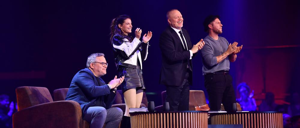 Halbzeit beim ESC-Vorentscheid - die Jury wirkt zufrieden.