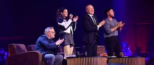 Halbzeit beim ESC-Vorentscheid - die Jury wirkt zufrieden.