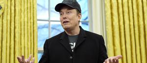 Elon Musk spricht während einer Veranstaltung im Oval Office mit US-Präsident Trump im Weißen Haus.