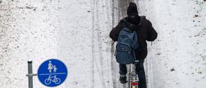 Die Bürgerinnen und Bürger in Brandenburg und Berlin müssen weiter mit Schnee, Glätte und Frost rechnen. 