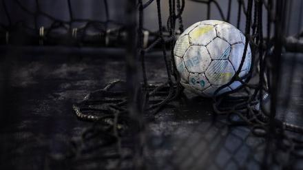 5300 Zuschauer sehen das Derby Krefeld gegen Korschenbroich.