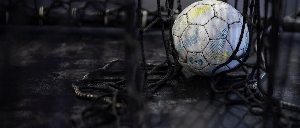 5300 Zuschauer sehen das Derby Krefeld gegen Korschenbroich.