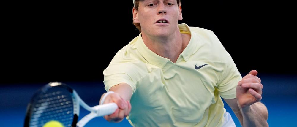 Jannik Sinner wird wegen eines Verstoßes gegen die Anti-Doping-Regeln drei Monate gesperrt.