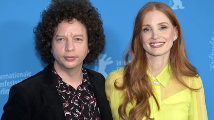 Michel Franco und Jessica Chastain beim Photocall zum Kinofilm Dreams auf der Berlinale 2025 / 75. Internationale Filmfestspiele Berlin im Hotel Grand Hyatt. Berlin, 15.02.2025 *** Michel Franco and Jessica Chastain at the photocall for the movie Dreams at the Berlinale 2025 75 Berlin International Film Festival at the Hotel Grand Hyatt Berlin, 15 02 2025 Foto:xC.xNiehausx/xFuturexImagex dreams_5205