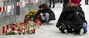 Menschen trauern um das 14-jährige Todesopfer bei der Gewalttat von Villach.