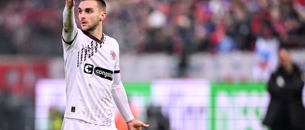 Hat sich beim Spiel gegen Freiburg schwerer verletzt: St. Paulis Neuzugang James Sands.