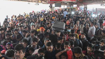 Auf dem Bahnhof von Neu-Delhi herrschte dichtes Gedränge, als es zu der Massenpanik gekommen war. 