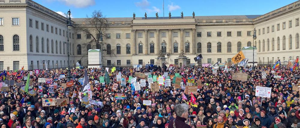 Rund 30.000 Menschen füllten den Platz.