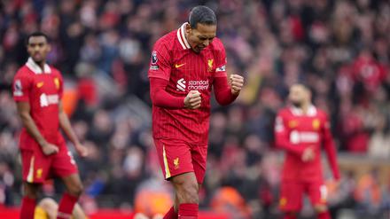 Abwehrchef Virgil van Dijk musste mit dem FC Liverpool am Ende noch um den Heimsieg zittern.