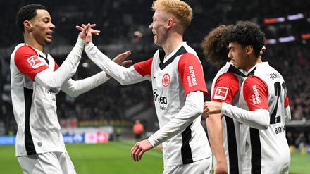Eintracht Frankfurt hat das Heimspiel gegen Holstein Kiel gewonnen.