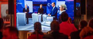 Olaf Scholz, Robert Habeck, Friedrich Merz und Alice Weidel im RTL-Studio.