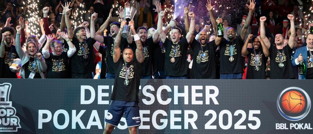 Nach dem überraschenden Pokalsieg hatten die Spieler des MBC allen Grund zu feiern.