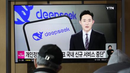In einer südkoreanischen Nachrichtensendung wird über die chinesische KI DeepSeek berichtet.