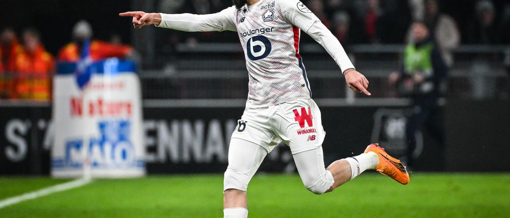 Nabil Bentaleb jubelt über sein Tor.