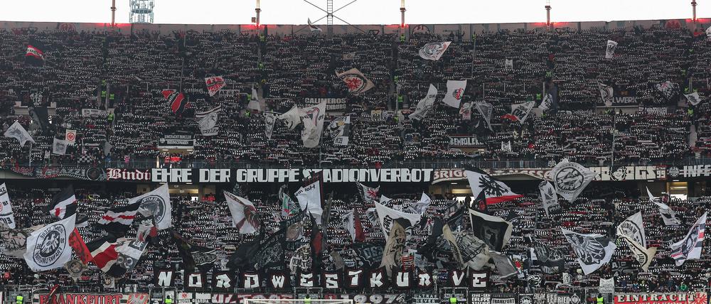 Eintracht-Fans beim Spiel gegen Kiel.
