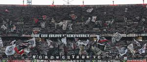 Eintracht-Fans beim Spiel gegen Kiel.