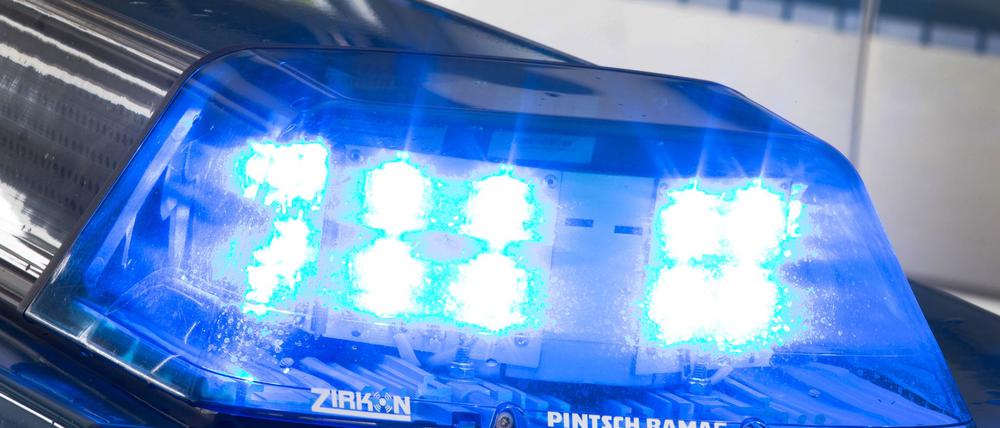 Zeugen sollen sich bei der Polizei melden. (Symbolbild)