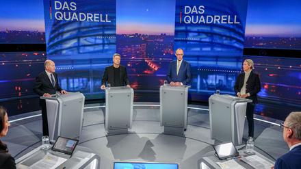 Bundeskanzler Olaf Scholz (SPD), Robert Habeck (Bündnis 90/Die Grünen), Friedrich Merz, Unions-Kanzlerkandidat und CDU-Chef, sowie Alice Weidel, Fraktionsvorsitzende der AfD, nahmen Sonntagabend am „Quadrell“ von RTL teil.