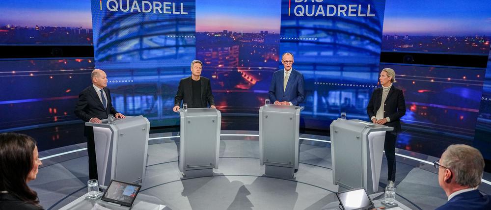 Bundeskanzler Olaf Scholz (SPD), Robert Habeck (Bündnis 90/Die Grünen), Friedrich Merz, Unions-Kanzlerkandidat und CDU-Chef, sowie Alice Weidel, Fraktionsvorsitzende der AfD, nahmen Sonntagabend am „Quadrell“ von RTL teil.