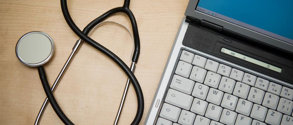 Die elektronische Patientenakte kommt laut Kassenärztlicher Vereinigung wegen technischer Mängel später als geplant. (Symbolbild)