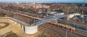  Die Hilde-Archenold-Brücke aus der Vogelperspektive.