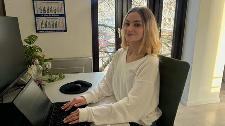 Jamin T, 21, macht ihre Ausbildung in einem Anwaltsbüro für Energierecht.
