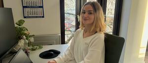 Jamin T, 21, macht ihre Ausbildung in einem Anwaltsbüro für Energierecht.