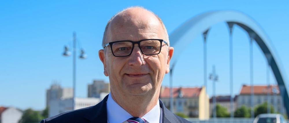 Brandenburgs Ministerpräsident Dietmar Woidke (SPD) setzt weiter auf Grenzkontrollen zu Polen - will aber negative Folgen vermeiden (Archivbild).