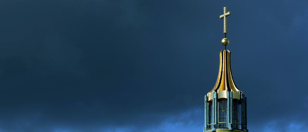 Berlin - Deutschland. Wolken und Himmel über dem Berliner Dom. 