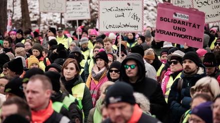 Gedrückte Stimmung zu Beginn der Tarifverhandlungen: Die Gewerkschaften gedachten der Opfer von München.
