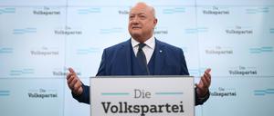 Der ÖVP-Parteichef Christian Stocker gibt ein Pressestatement nach dem Ende der Koalitionsverhandlungen zwischen FPÖ und ÖVP in Wien ab.