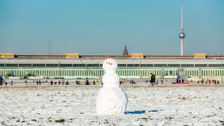 Schneemann auf dem Tempelhofer Feld