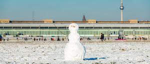 Schneemann auf dem Tempelhofer Feld