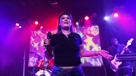 Lola Young im Scala in London