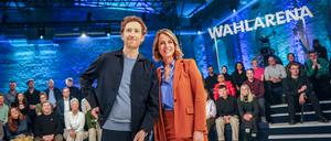 Jessy Wellmer und Louis Klamroth moderierten die ARD-Wahlarena.