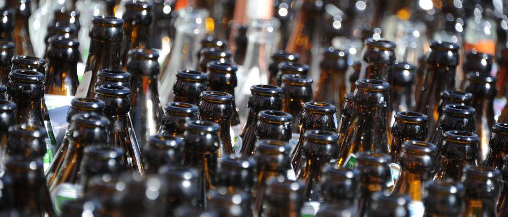 Bier-Pfandflaschen sind in Österreich und Deutschland gleich, das Pfand nicht. (Archivbild)