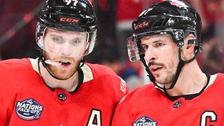 Connor McDavid (l.) hatte Kanada bereits beim Vorrundenspiel gegen die USA in Führung gebracht.