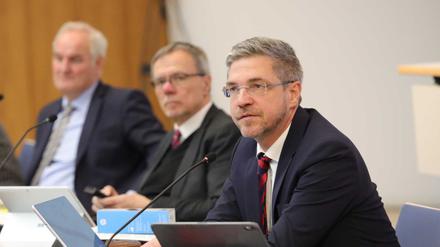 Die Stadtspitze: Sozialbeigeordnete Brigitte Meier (SPD), Baudezernent Bernd Rubelt (parteilos), Kämmerer Burkard Exner (SPD) und Oberbürgermeister Mike Schubert (SPD).