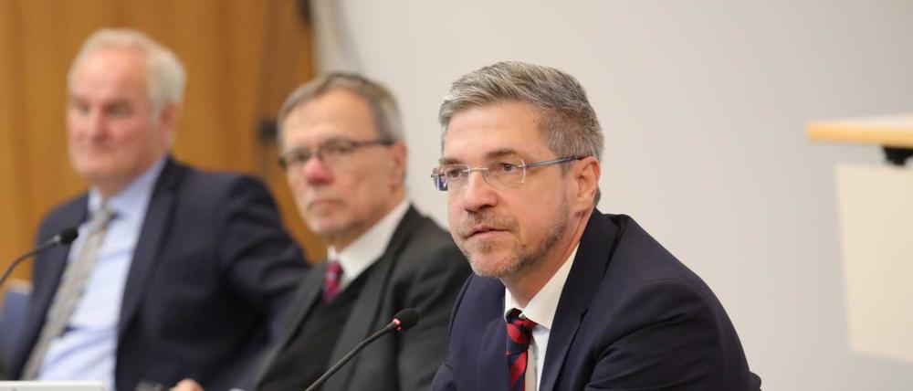 Die Stadtspitze: Sozialbeigeordnete Brigitte Meier (SPD), Baudezernent Bernd Rubelt (parteilos), Kämmerer Burkard Exner (SPD) und Oberbürgermeister Mike Schubert (SPD).