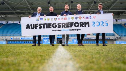 17 Vereine wollen mit der Aufstiegsreform 2025 einmal mehr ihre Interessen durchsetzen, damit der NOFV-Meister endlich direkt in die 3. Liga aufsteigt.