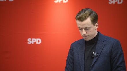 Adis Ahmetovic bei einer Pressekonferenz in Hannover.