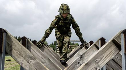 Soldatin des Bundeswehr-Sanitaetsregiments 2 in Rennerod (Archivbild).