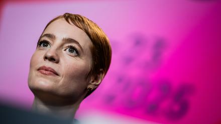 Berlinale-Premiere von Leonie Beneschs neuem Film „Heldin“, in dem sie eine Pflegerin im Krankenhaus spielt.  