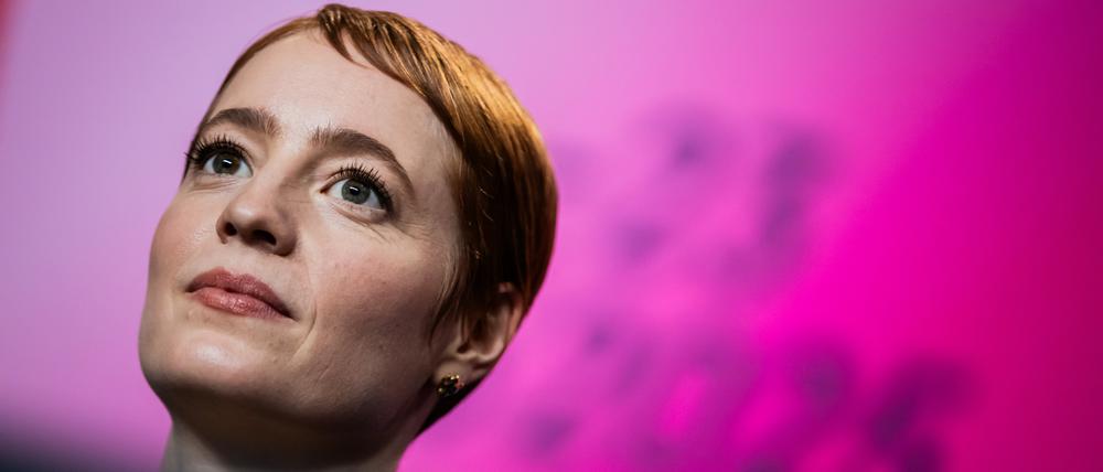Berlinale-Premiere von Leonie Beneschs neuem Film „Heldin“, in dem sie eine Pflegerin im Krankenhaus spielt.  