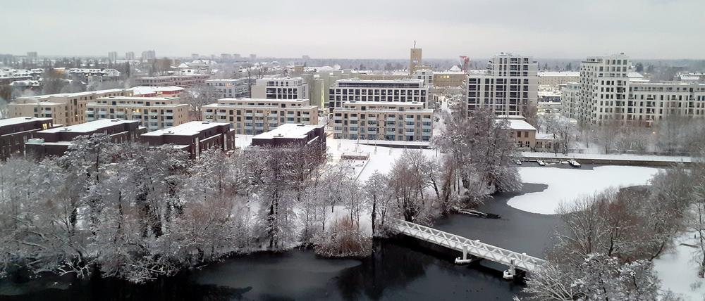 Berlin-Spandau Blick aus dem Hochhaus "Havelperle" auf Wasserstadt, Maselake, Havel