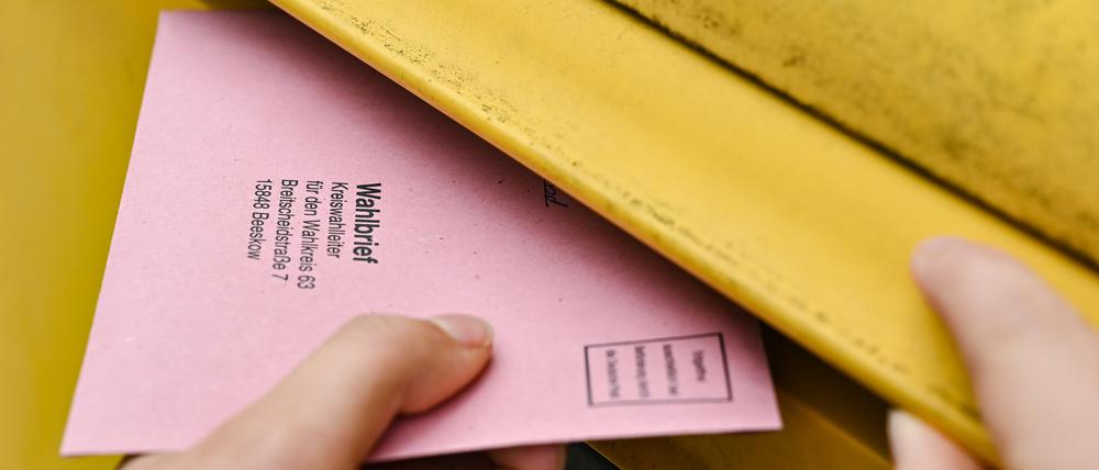 Die Deutsche Post ruft vor der Bundestagswahl am 23. Februar zum baldigen Abschicken von Briefwahlunterlagen auf.