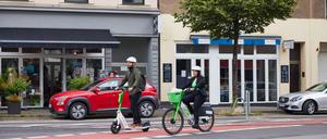 Der Mikromobilitätsanbieter Lime bietet E-Scooter und E-Bikes zur Fortbewegung in Großstädten an. Lime fordert unter anderem deutlich mehr sichere Zweiradwege in Deutschland.