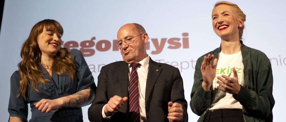 Heidi Reichinnek, Gregor Gysi und Ines Schwerdtner beim Wahlkampfauftakt der Partei Die Linke zur Bundestagswahl 2025.
